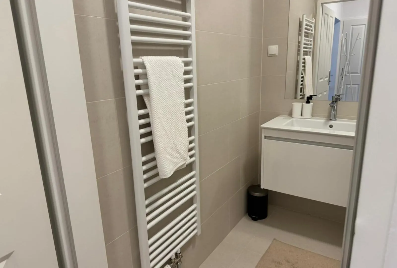 Train Station, Kahlenberg, Historic, Danube - Axara Housing Fhg 16 Apartment Viena 0*,  Austria