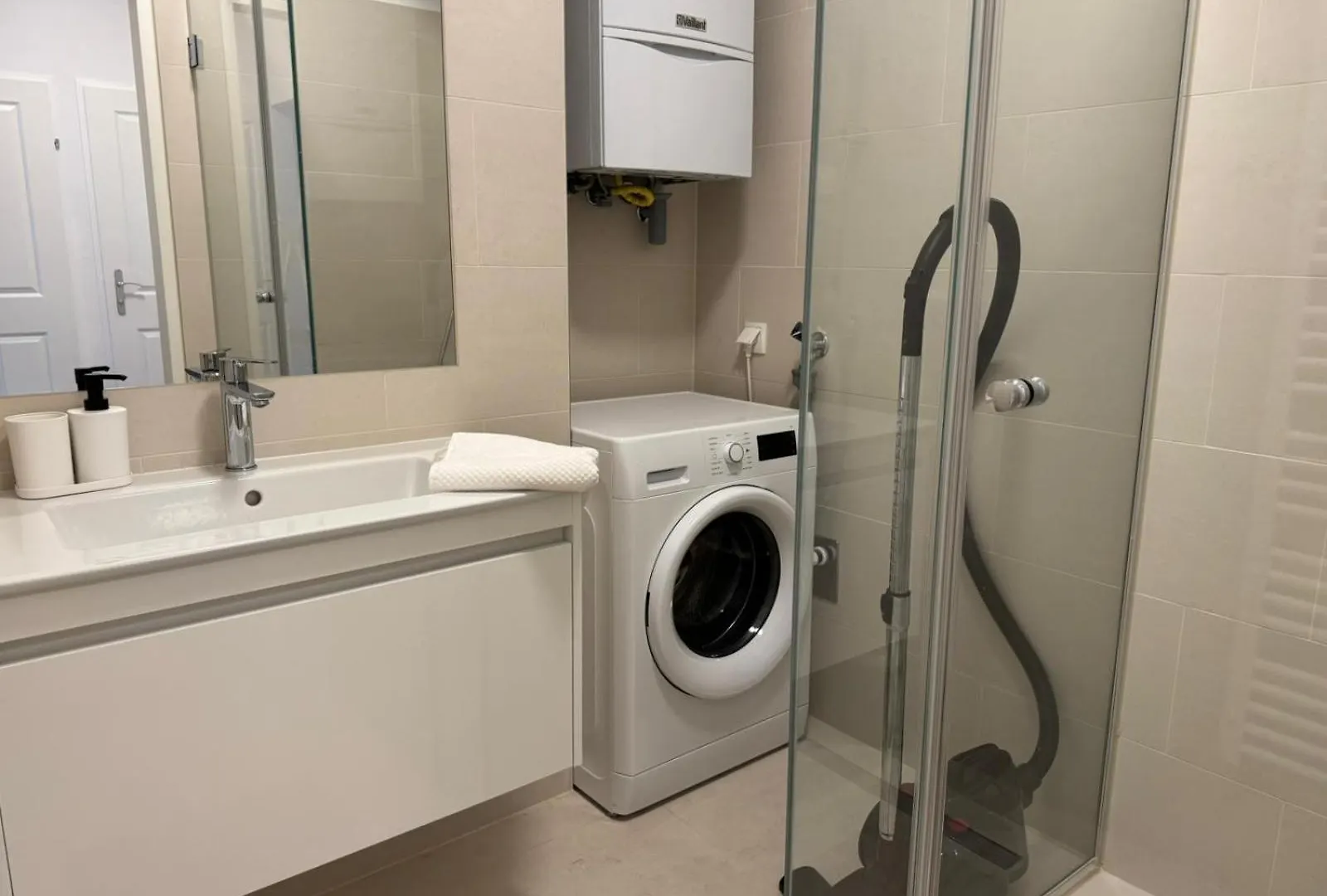 Train Station, Kahlenberg, Historic, Danube - Axara Housing Fhg 16 Apartment Viena